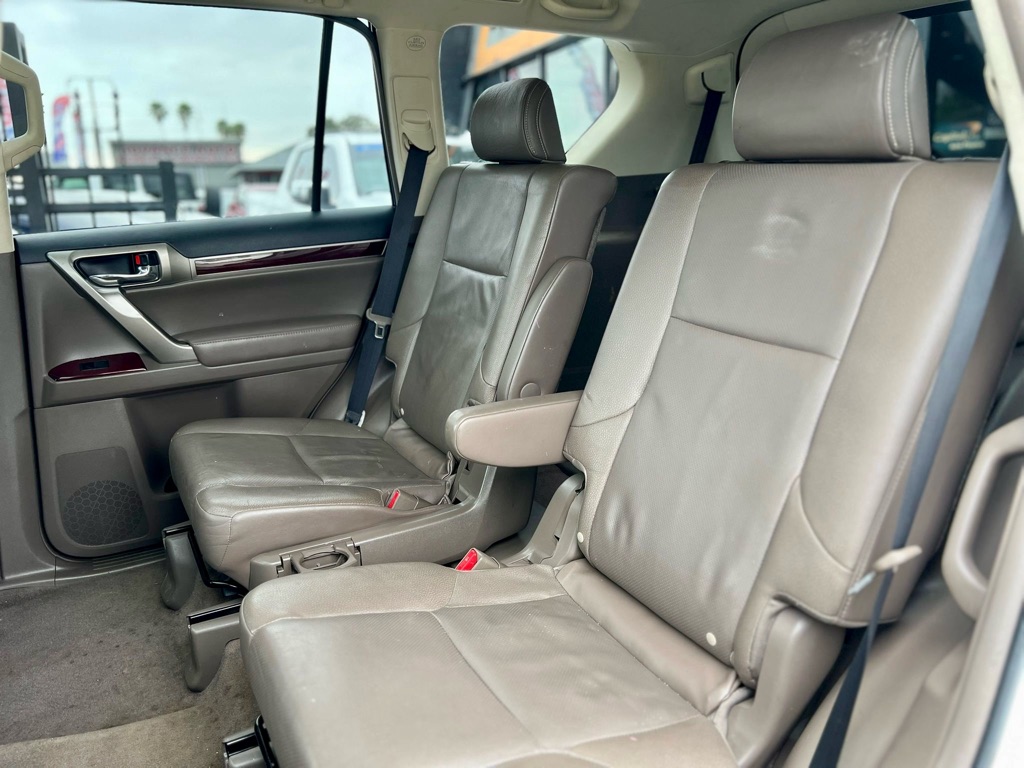 Photo 16 of this LEXUS GX