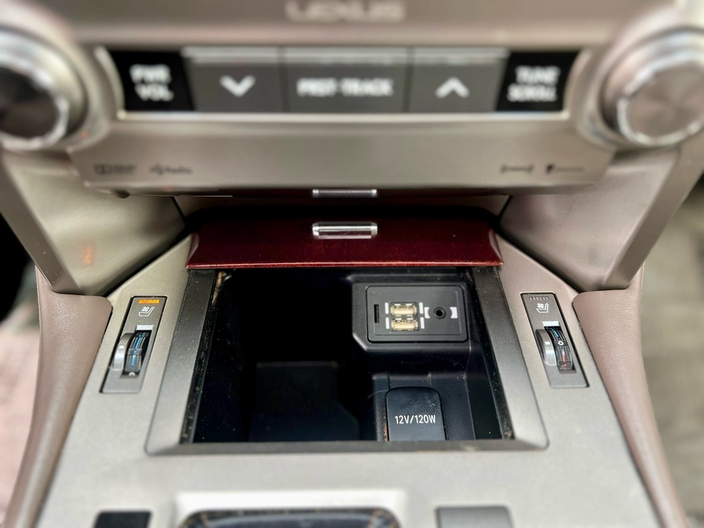 Photo 29 of this LEXUS GX