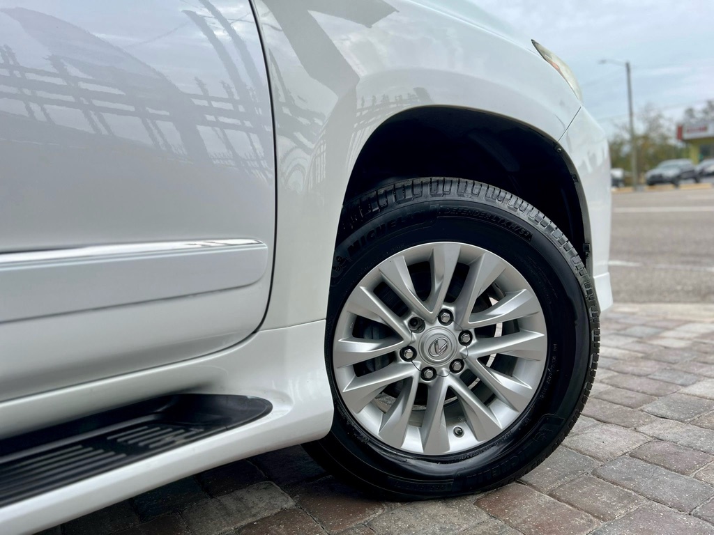 Photo 9 of this LEXUS GX