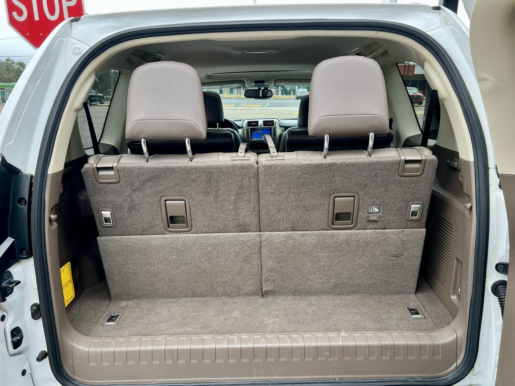 Photo 19 of this LEXUS GX