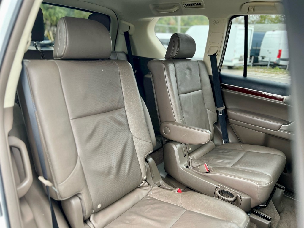 Photo 17 of this LEXUS GX