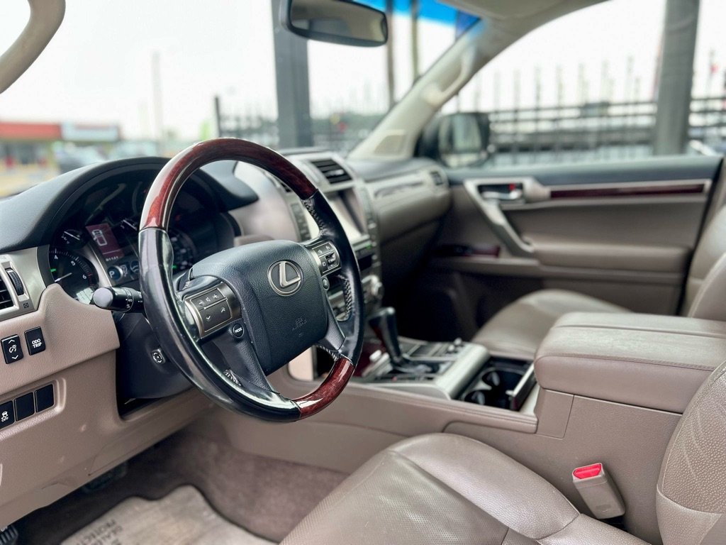 Photo 15 of this LEXUS GX
