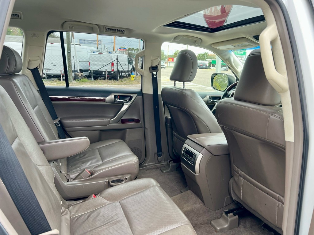 Photo 20 of this LEXUS GX
