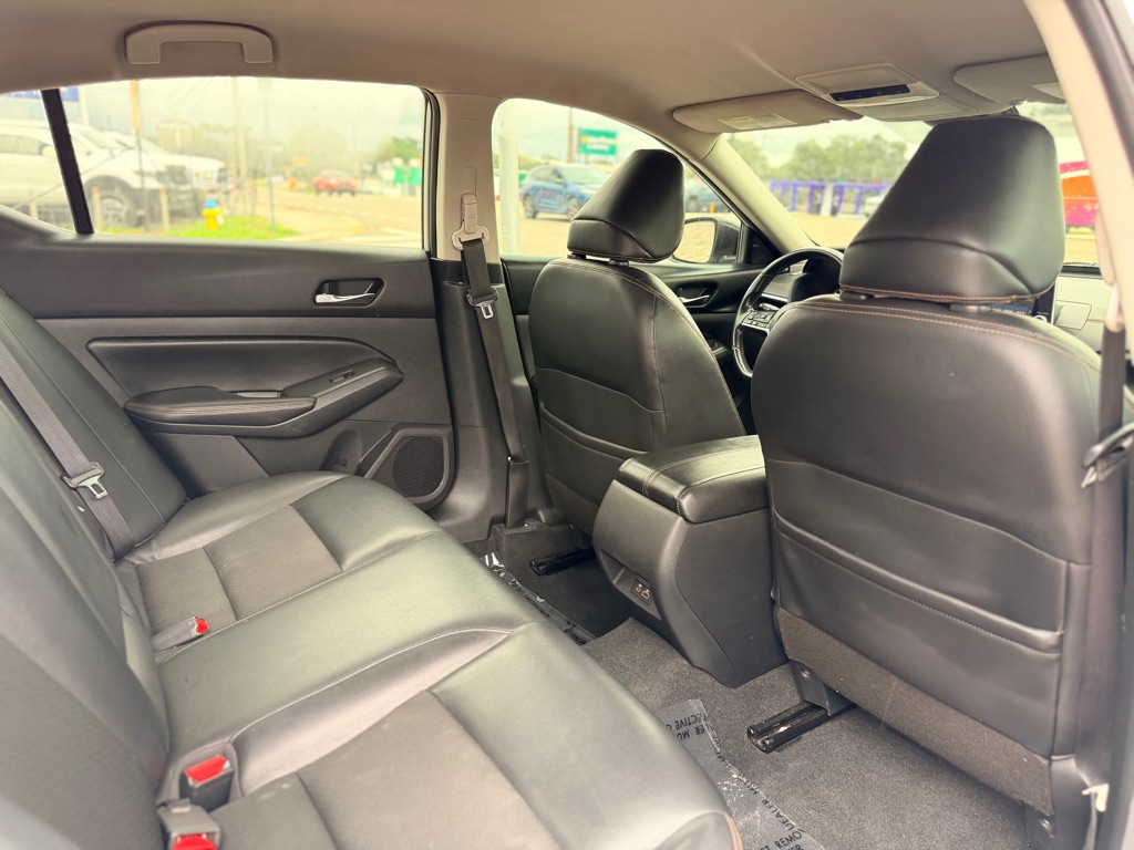 Photo 18 of this NISSAN ALTIMA