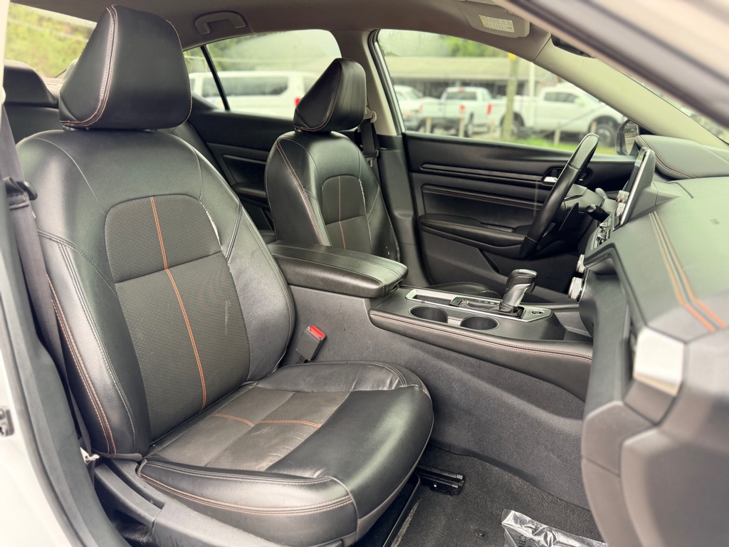 Photo 17 of this NISSAN ALTIMA