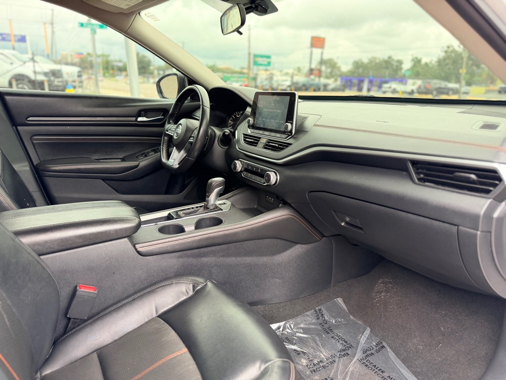 Photo 16 of this NISSAN ALTIMA