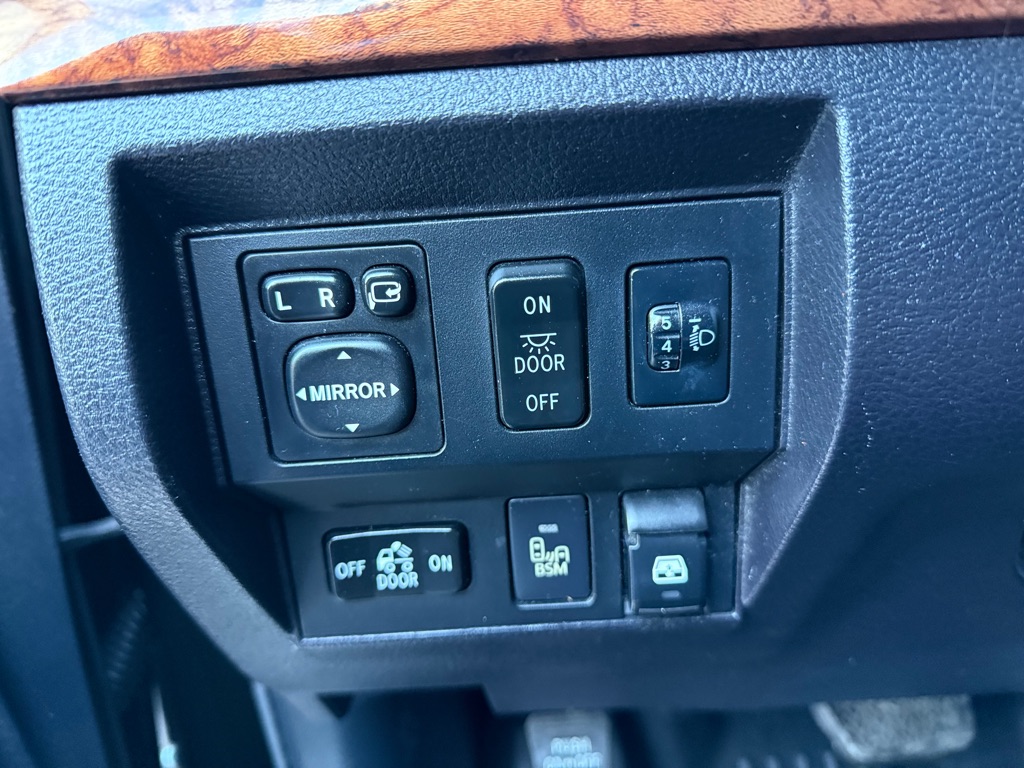 Photo 34 of this TOYOTA TUNDRA