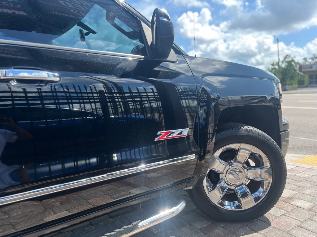 Photo 2 of this CHEVROLET SILVERADO 1500