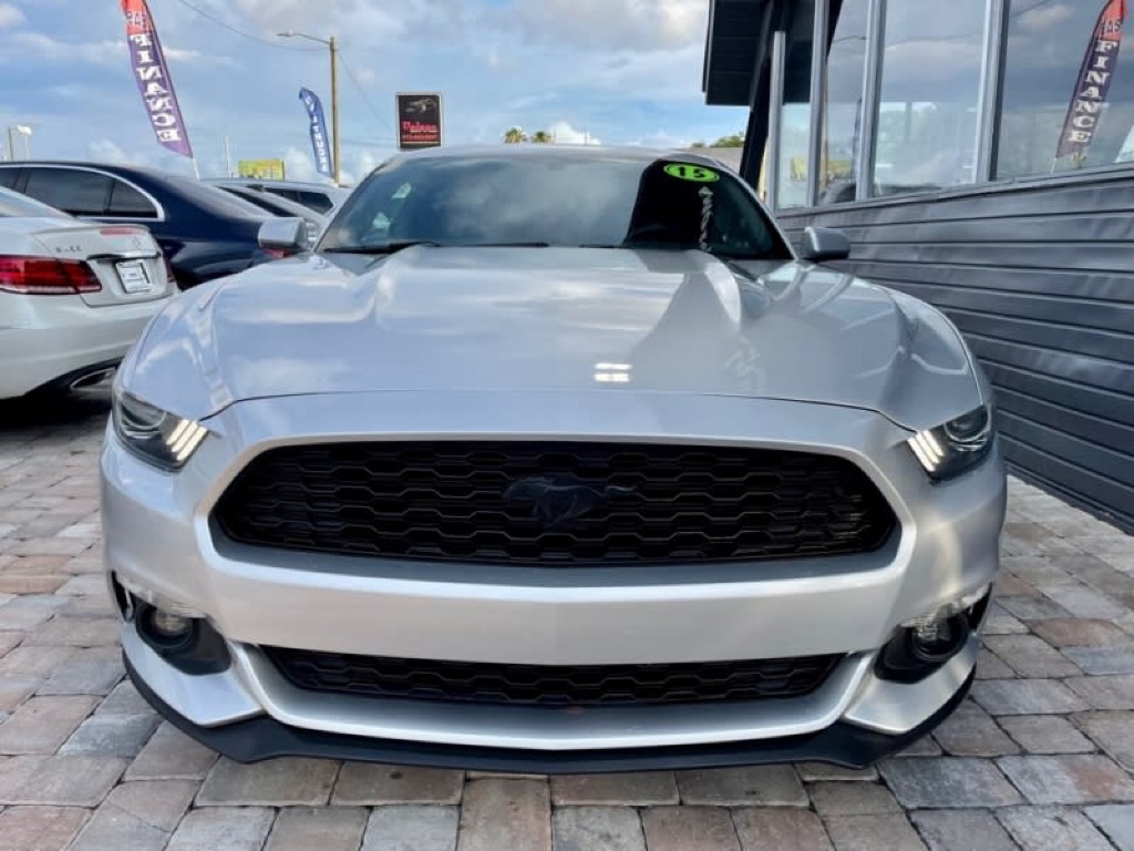 Photo 3 of this FORD MUSTANG