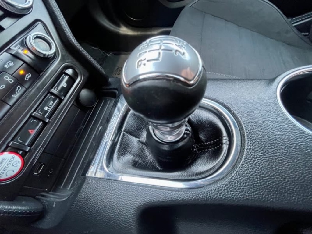 Photo 31 of this FORD MUSTANG
