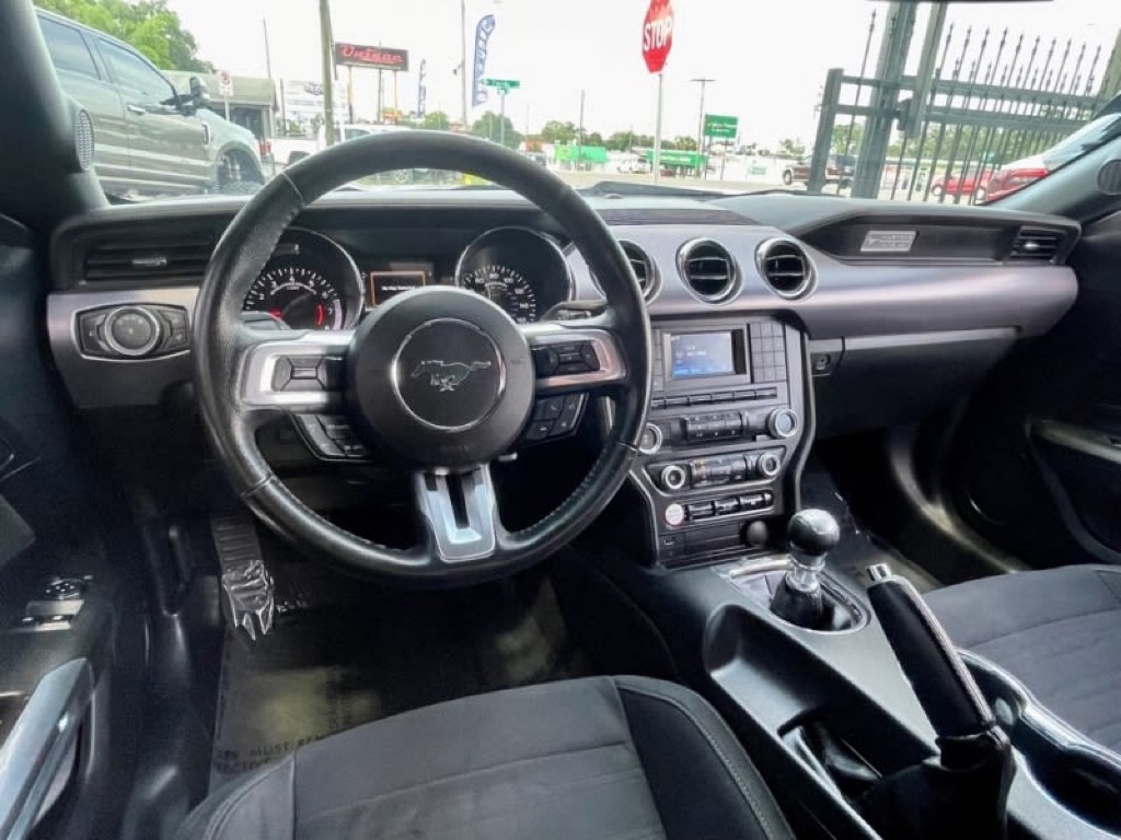 Photo 11 of this FORD MUSTANG