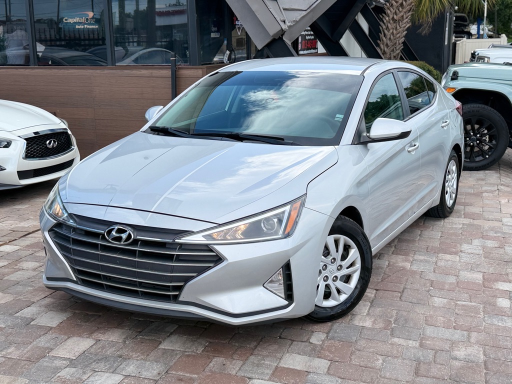 Photo 4 of this HYUNDAI ELANTRA