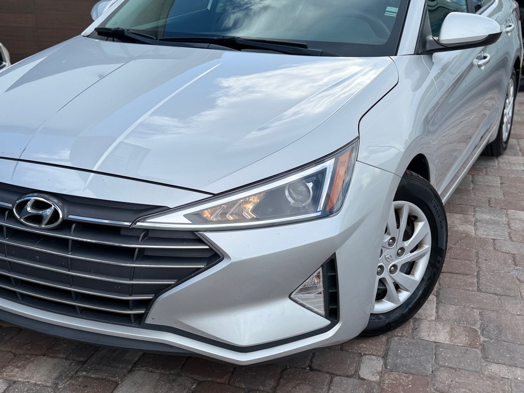 Photo 21 of this HYUNDAI ELANTRA