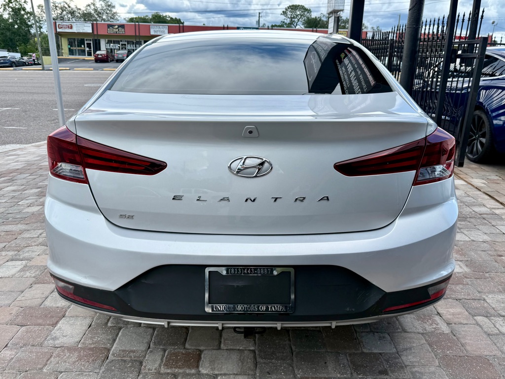 Photo 7 of this HYUNDAI ELANTRA