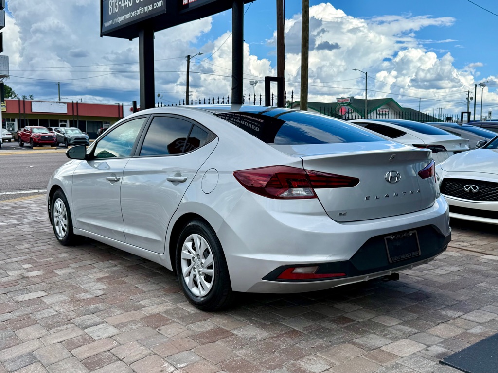 Photo 6 of this HYUNDAI ELANTRA