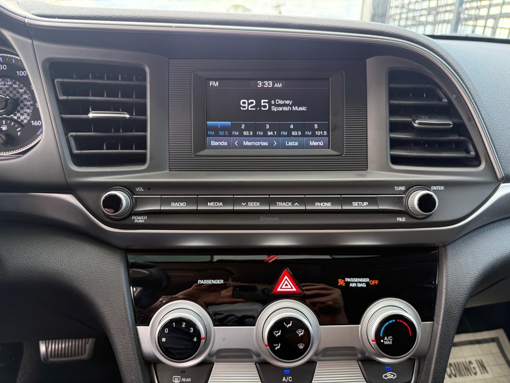 Photo 13 of this HYUNDAI ELANTRA