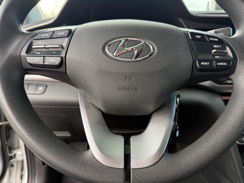 Photo 15 of this HYUNDAI ELANTRA