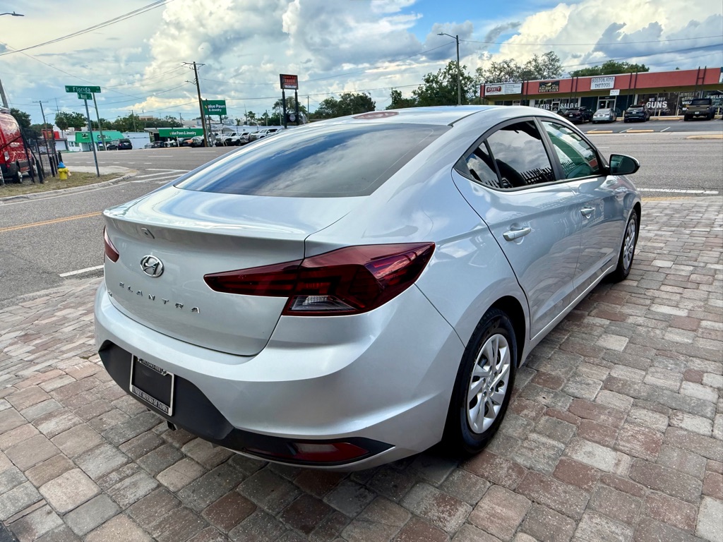 Photo 8 of this HYUNDAI ELANTRA