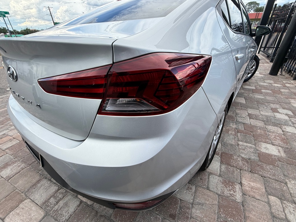 Photo 22 of this HYUNDAI ELANTRA