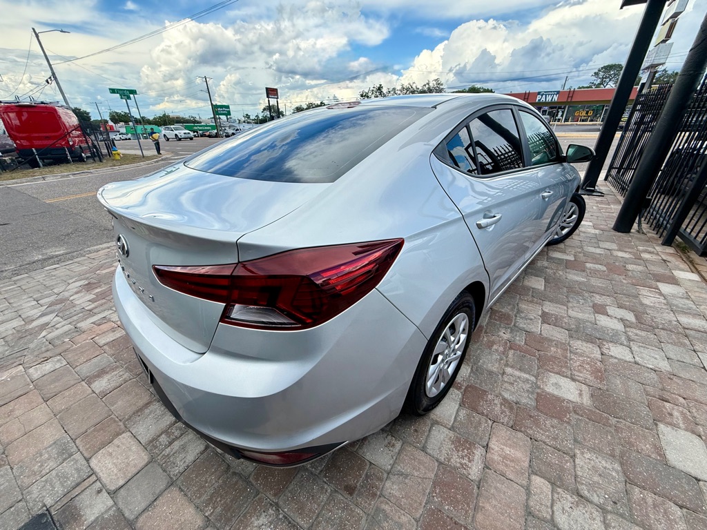 Photo 23 of this HYUNDAI ELANTRA