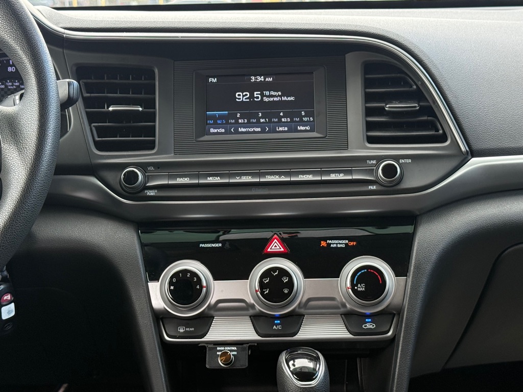 Photo 29 of this HYUNDAI ELANTRA