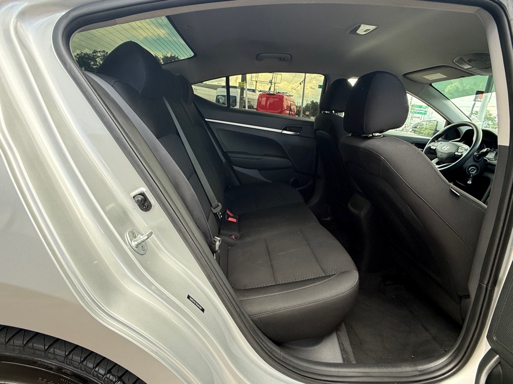 Photo 16 of this HYUNDAI ELANTRA