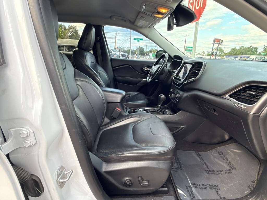 Photo 21 of this JEEP CHEROKEE