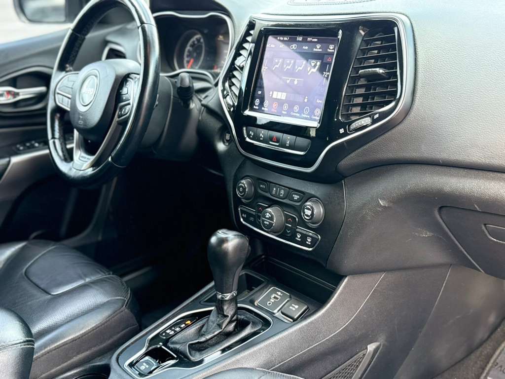 Photo 22 of this JEEP CHEROKEE