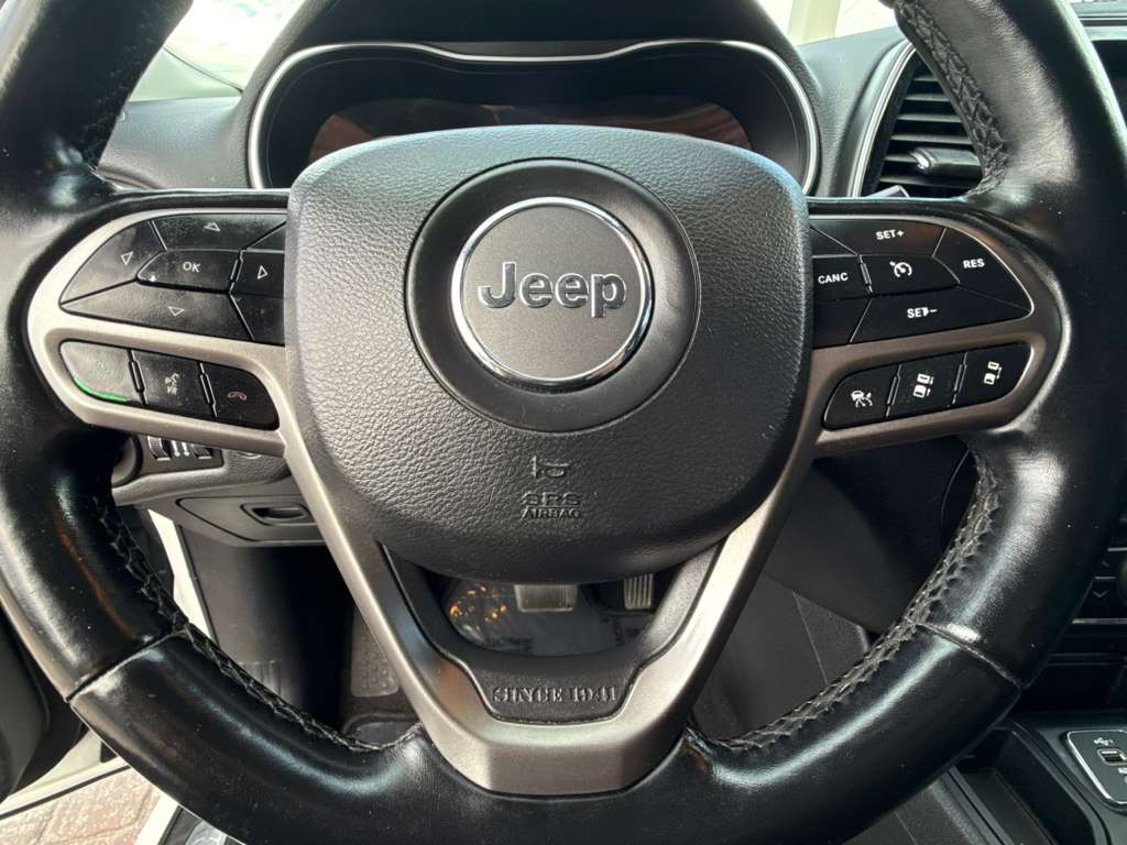 Photo 16 of this JEEP CHEROKEE