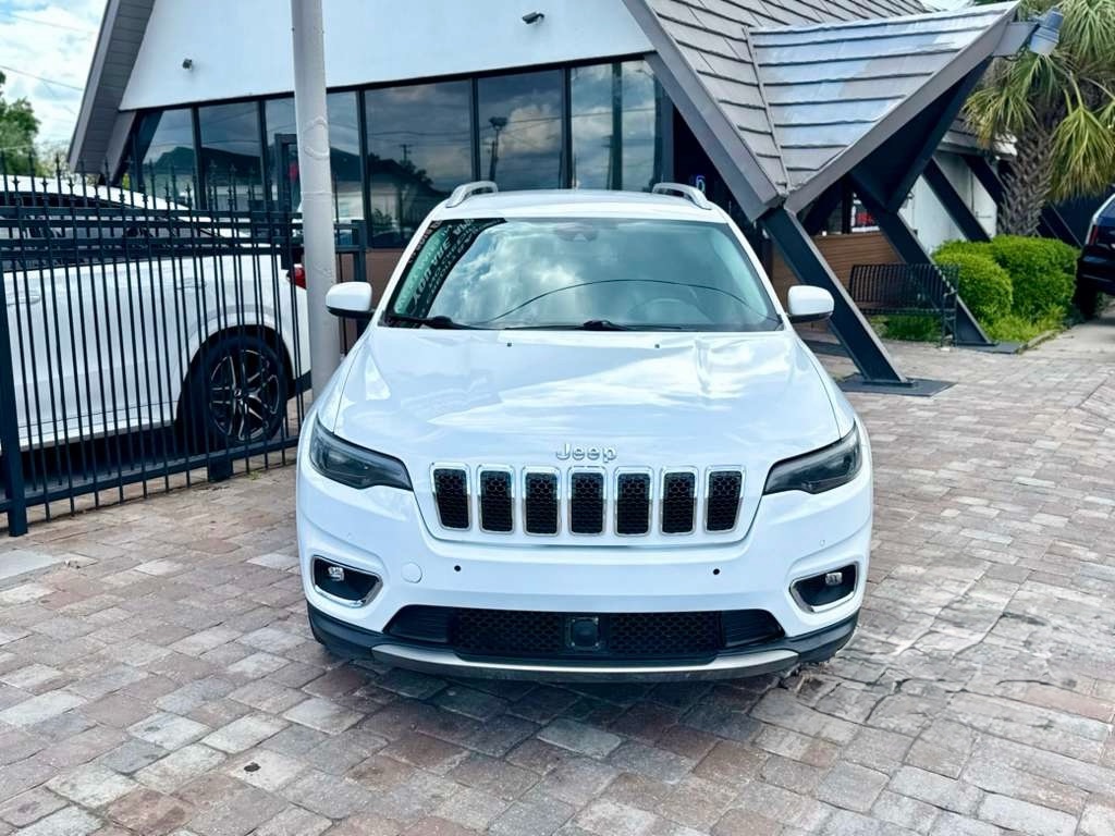 Photo 3 of this JEEP CHEROKEE