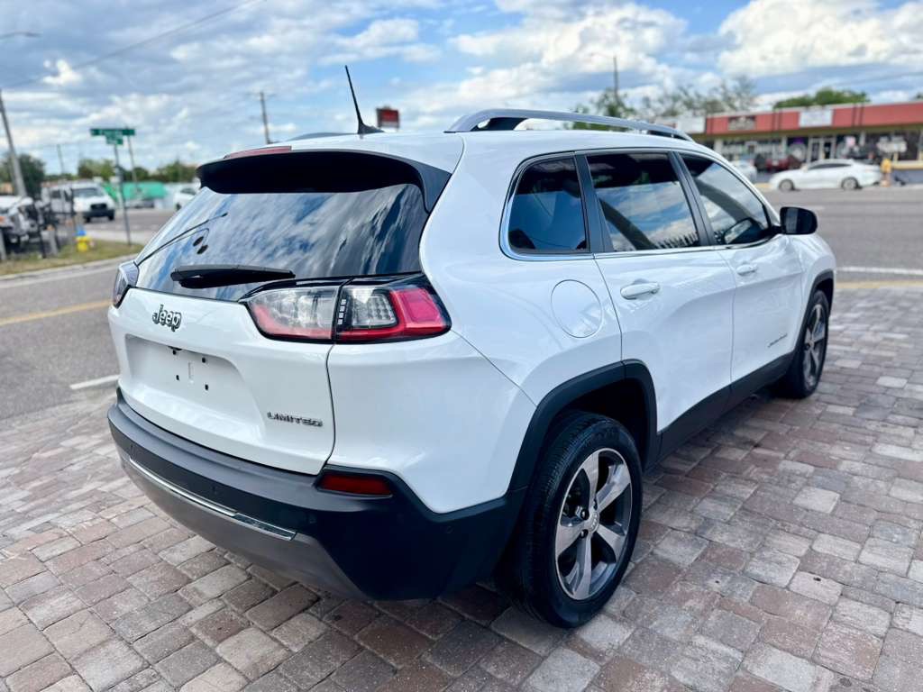 Photo 8 of this JEEP CHEROKEE