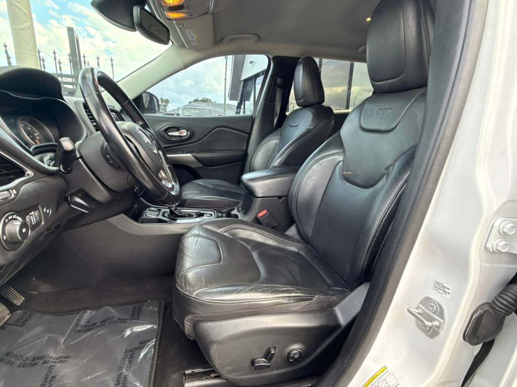 Photo 12 of this JEEP CHEROKEE
