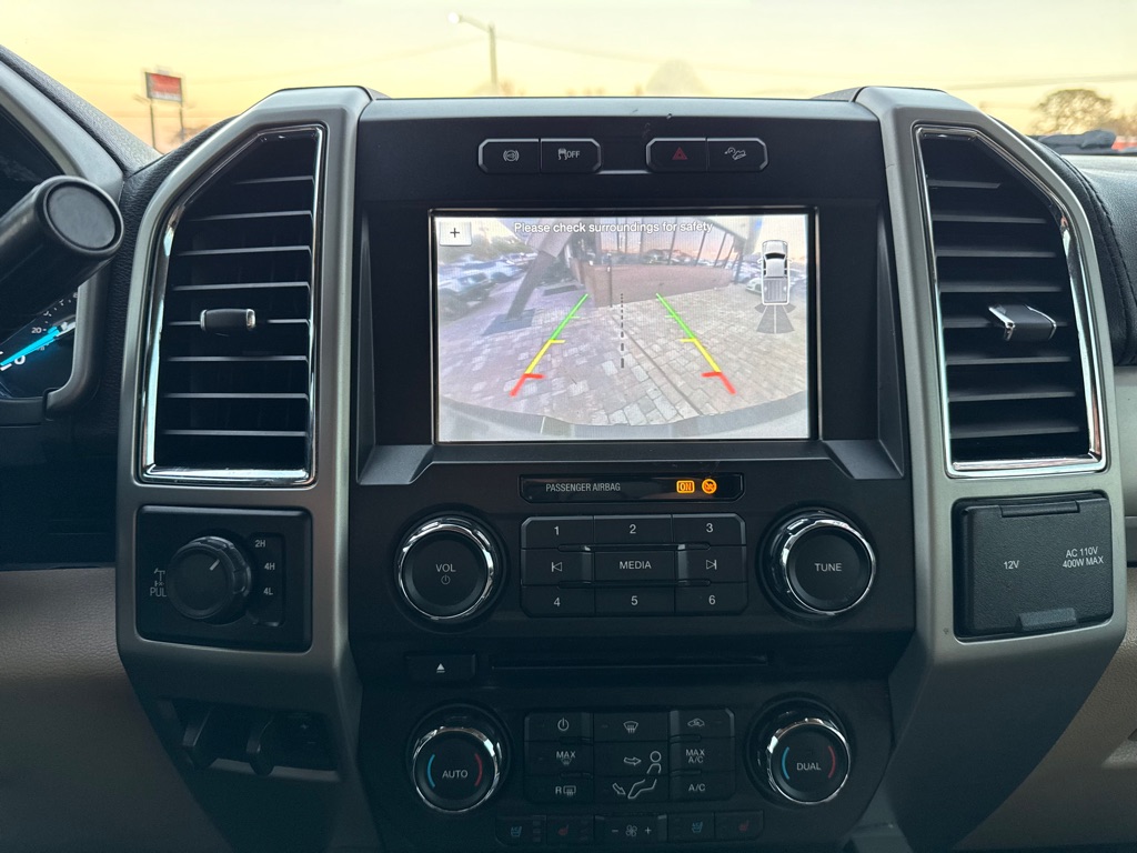 Photo 16 of this FORD F250 LARIAT