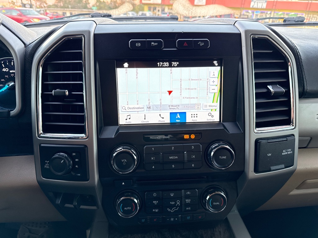 Photo 15 of this FORD F250 LARIAT