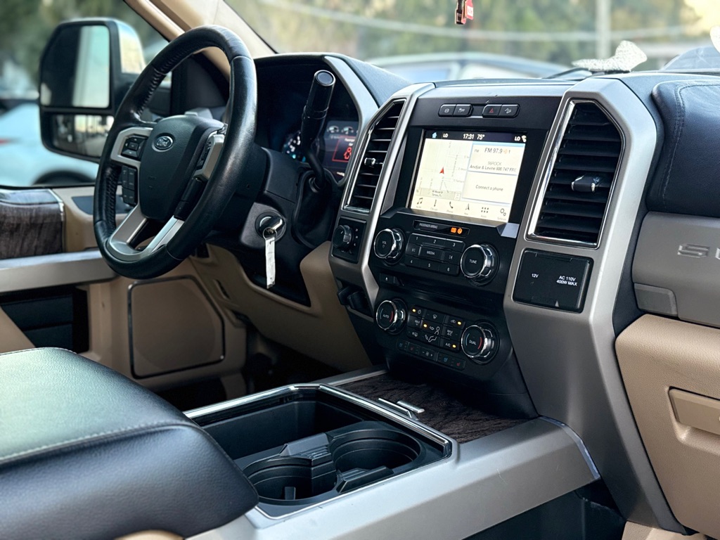 Photo 21 of this FORD F250 LARIAT