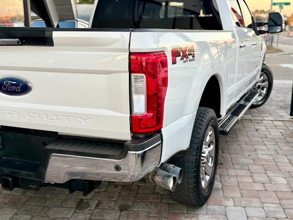 Photo 53 of this FORD F250 LARIAT