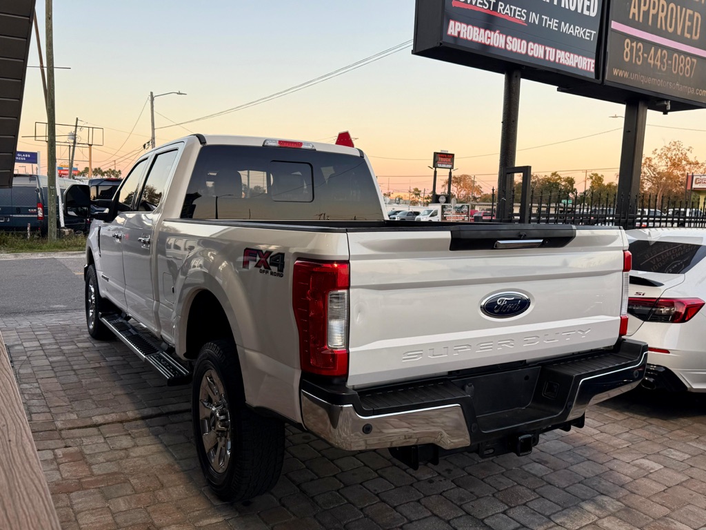 Photo 56 of this FORD F250 LARIAT