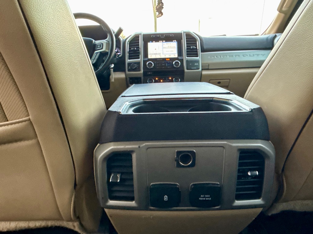 Photo 18 of this FORD F250 LARIAT