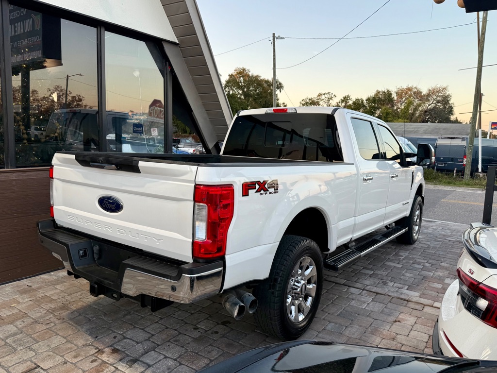 Photo 9 of this FORD F250 LARIAT