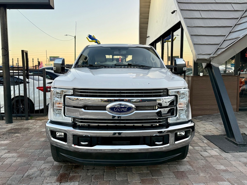 Photo 41 of this FORD F250 LARIAT