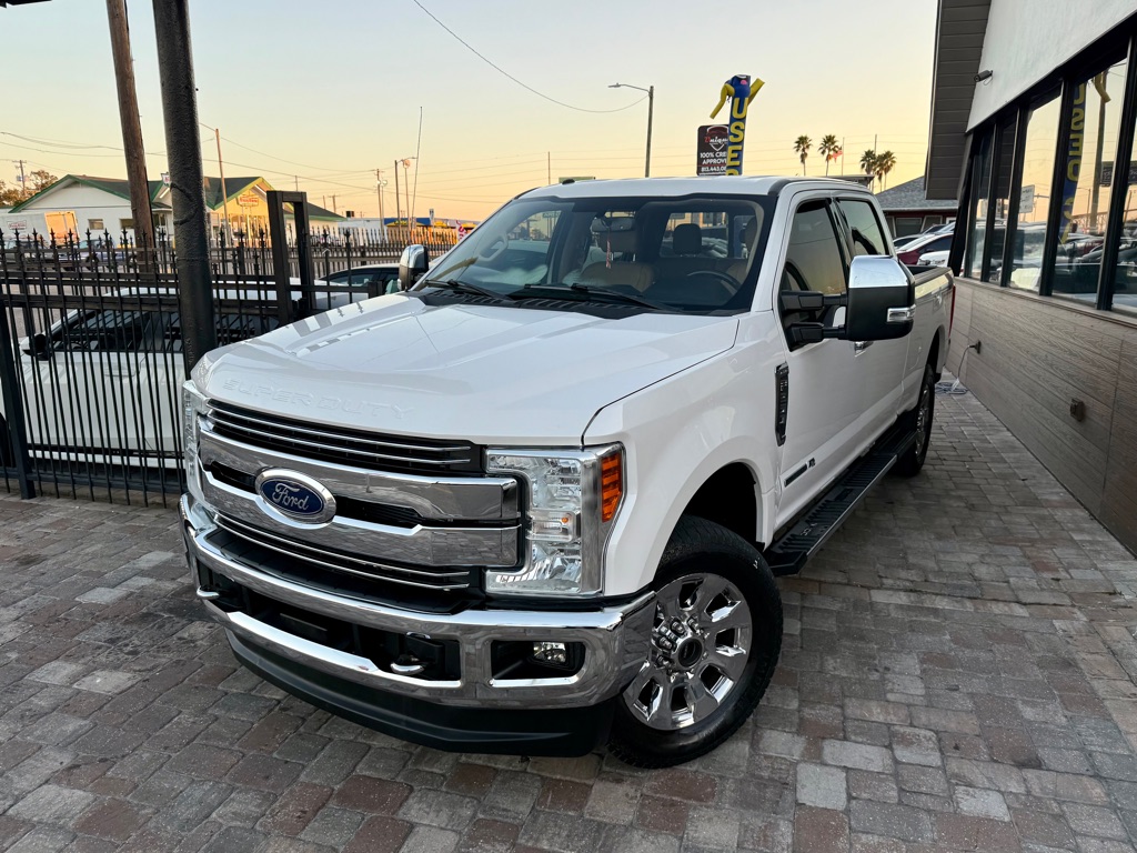 Photo 28 of this FORD F250 LARIAT
