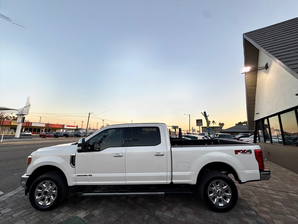 Photo 22 of this FORD F250 LARIAT
