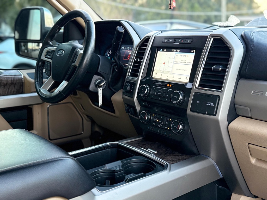 Photo 46 of this FORD F250 LARIAT