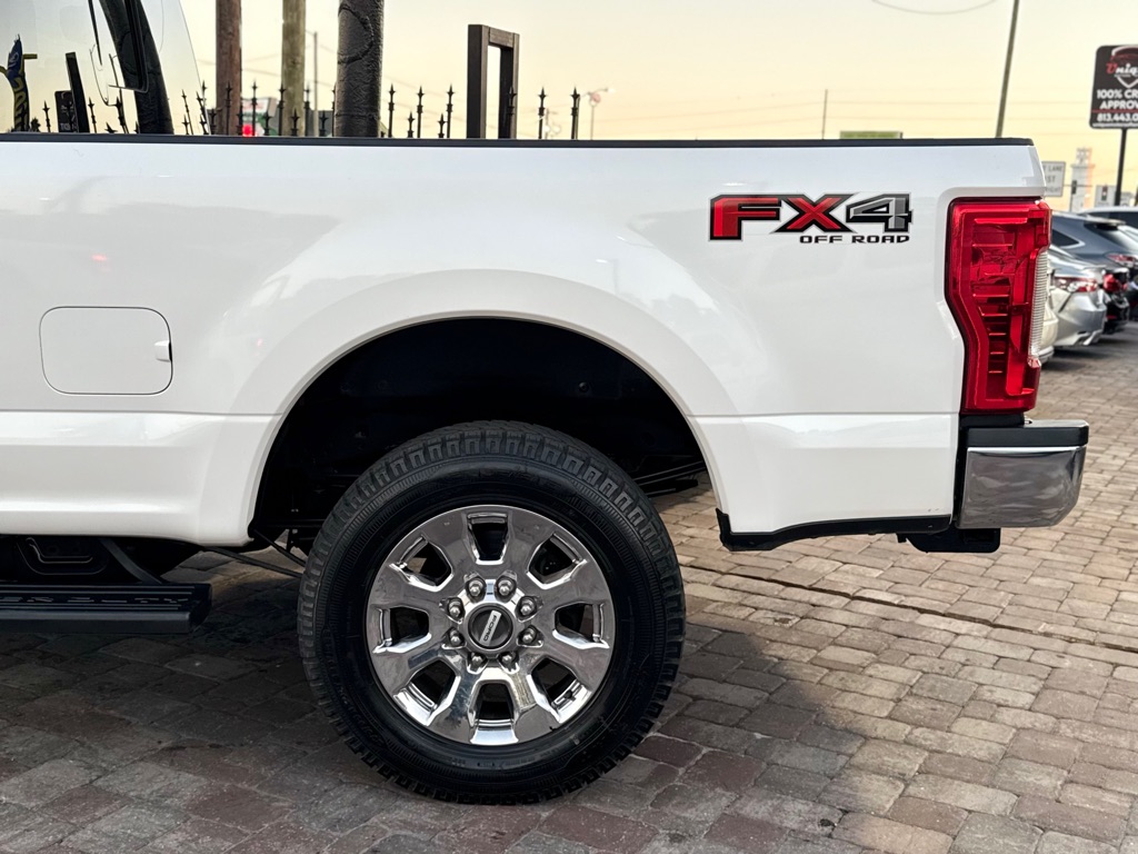 Photo 10 of this FORD F250 LARIAT