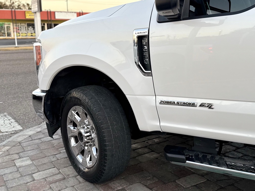 Photo 55 of this FORD F250 LARIAT