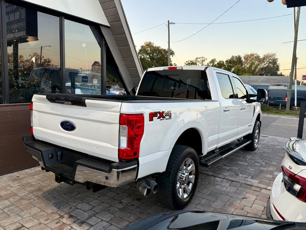 Photo 51 of this FORD F250 LARIAT