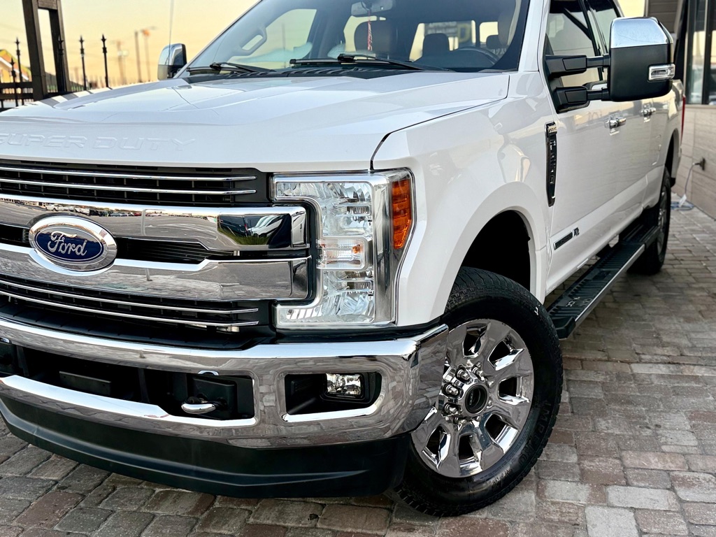 Photo 54 of this FORD F250 LARIAT