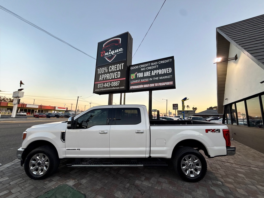 Photo 6 of this FORD F250 LARIAT