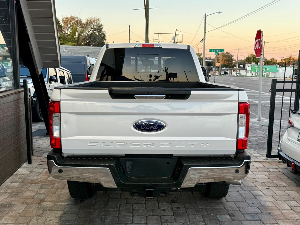 Photo 44 of this FORD F250 LARIAT