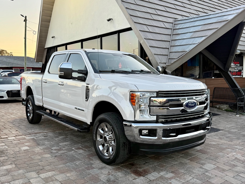 Photo 3 of this FORD F250 LARIAT